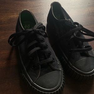 P.F. Flyers boys size 11.5 black sneakers like new